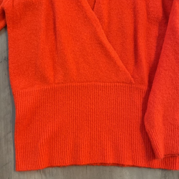 Something Navy Deep V Sweater NWT Medium - Picture 5 of 8